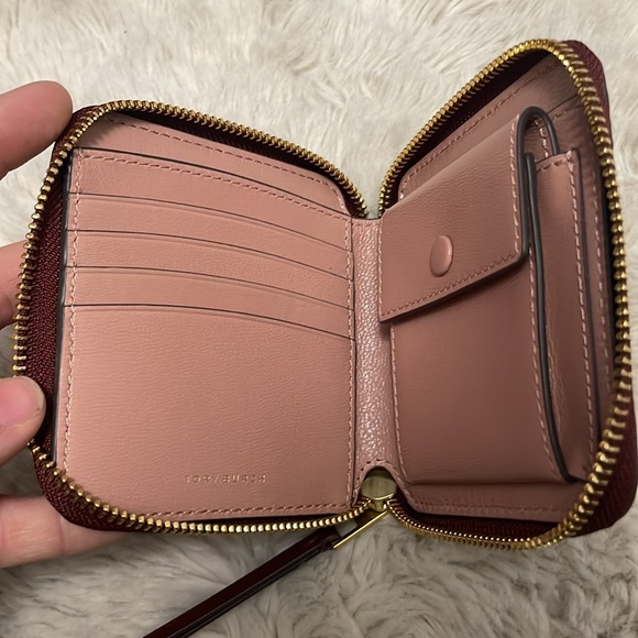 ✨ Tory Burch Leather Bi-Fold Wallet✨ - Picture 15 of 16